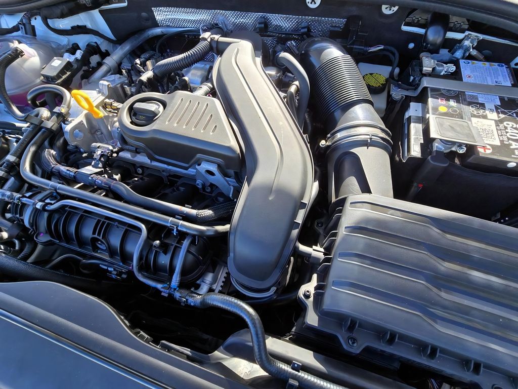 2025 Volkswagen Jetta Sport - Photo 9
