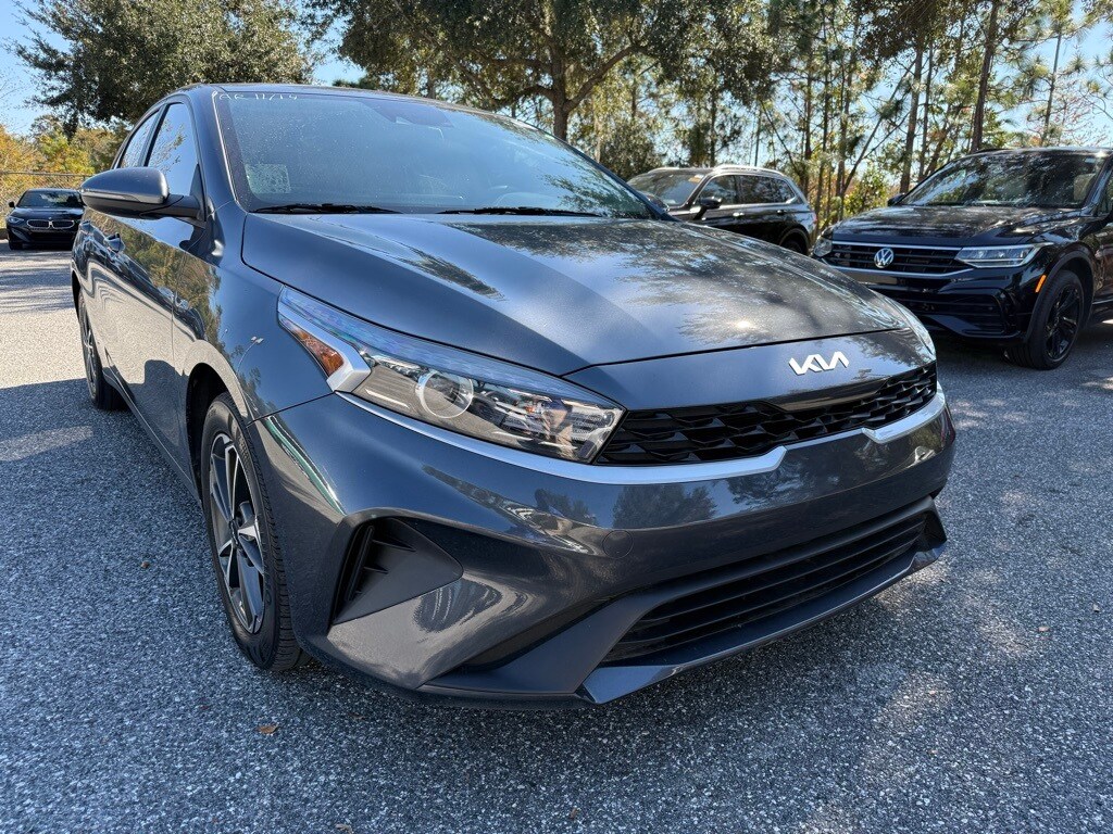 2023 Kia Forte LXS photo 3