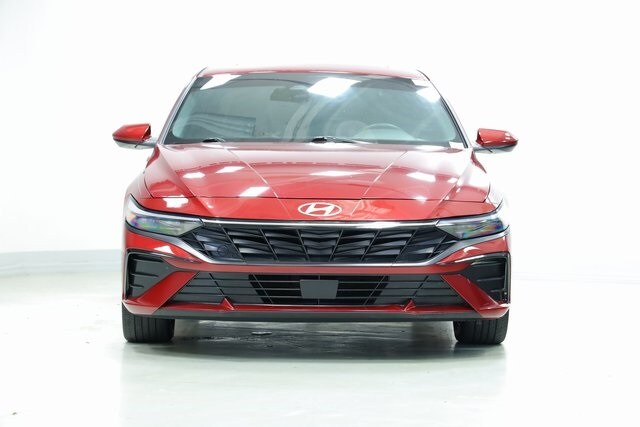 2024 Hyundai Elantra SEL Convenience photo 2