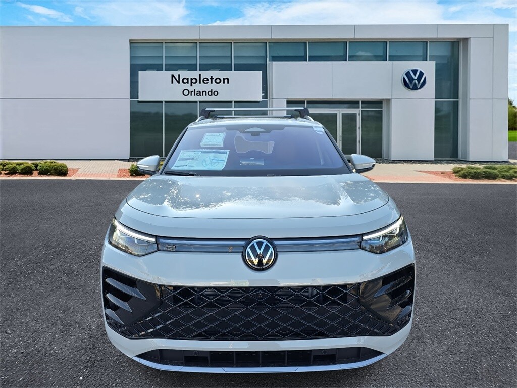 2026 Volkswagen Tiguan SEL R-Line photo 2