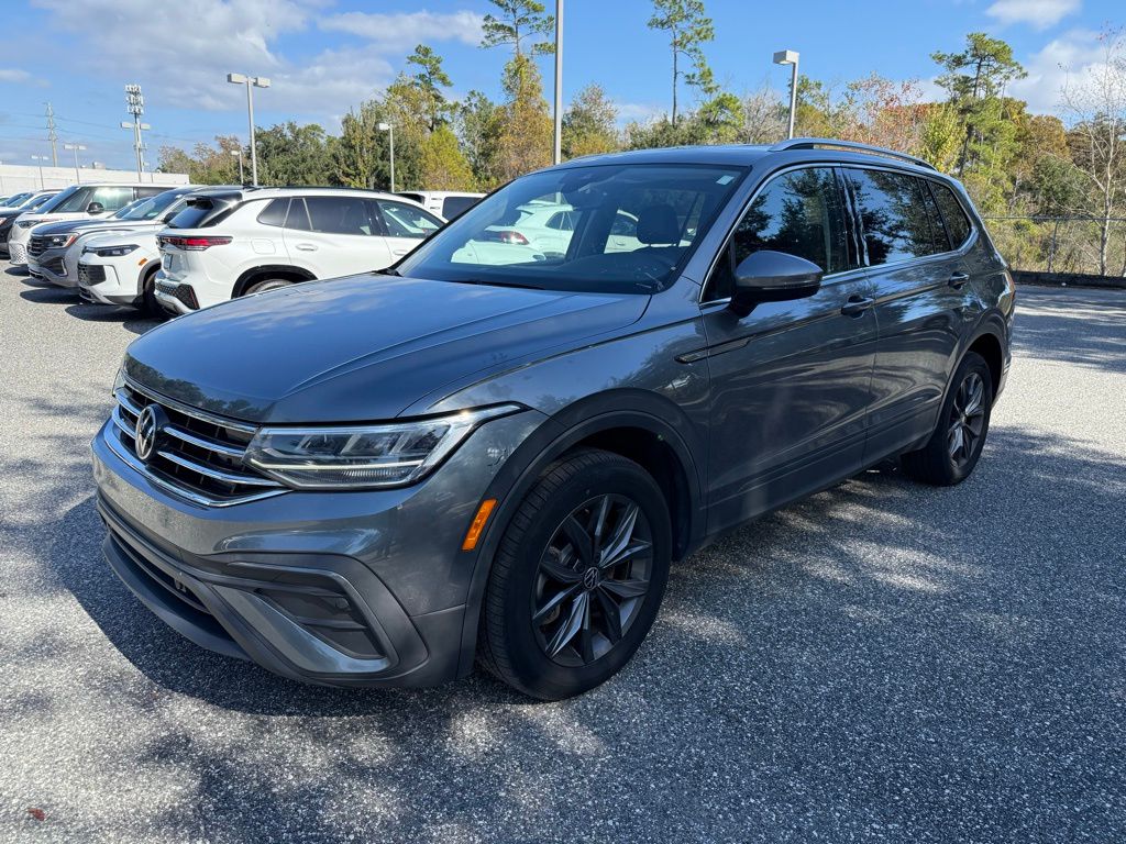 2022 Volkswagen Tiguan SE's photo