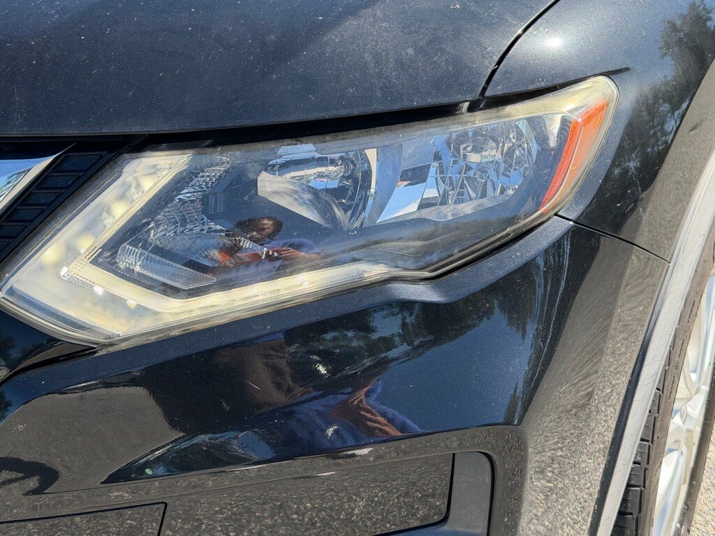 2020 Nissan Rogue SV photo 2