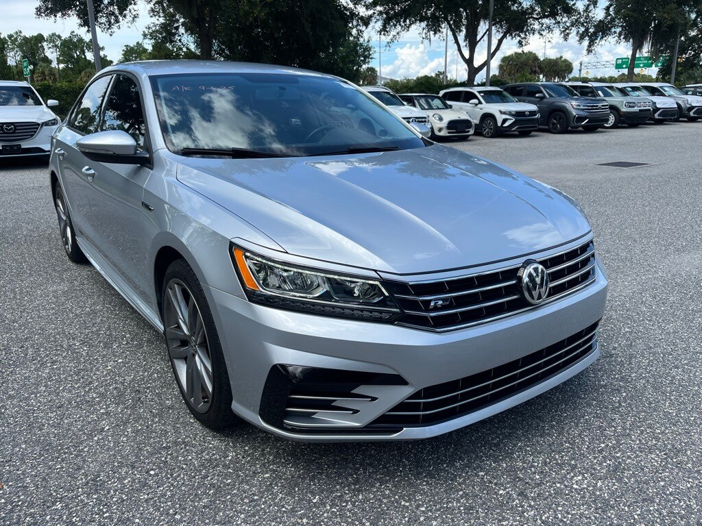 2018 Volkswagen Passat 2.0T R-Line photo 3