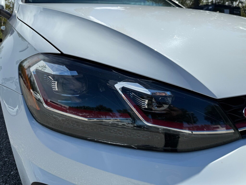 2019 Volkswagen Golf GTI SE photo 4