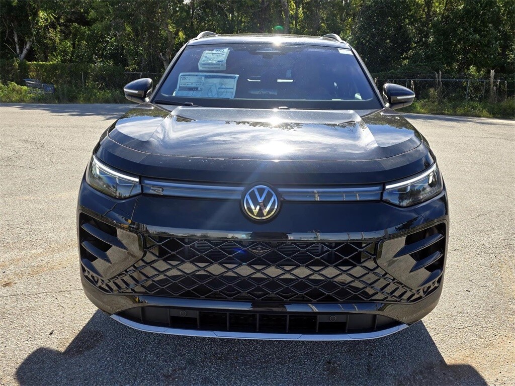 2026 Volkswagen Tiguan SEL R-Line photo 2