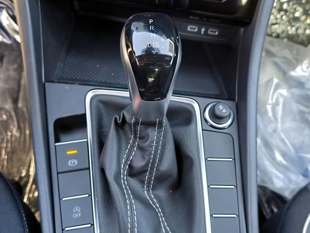 2025 Volkswagen Jetta Sport - Photo 17