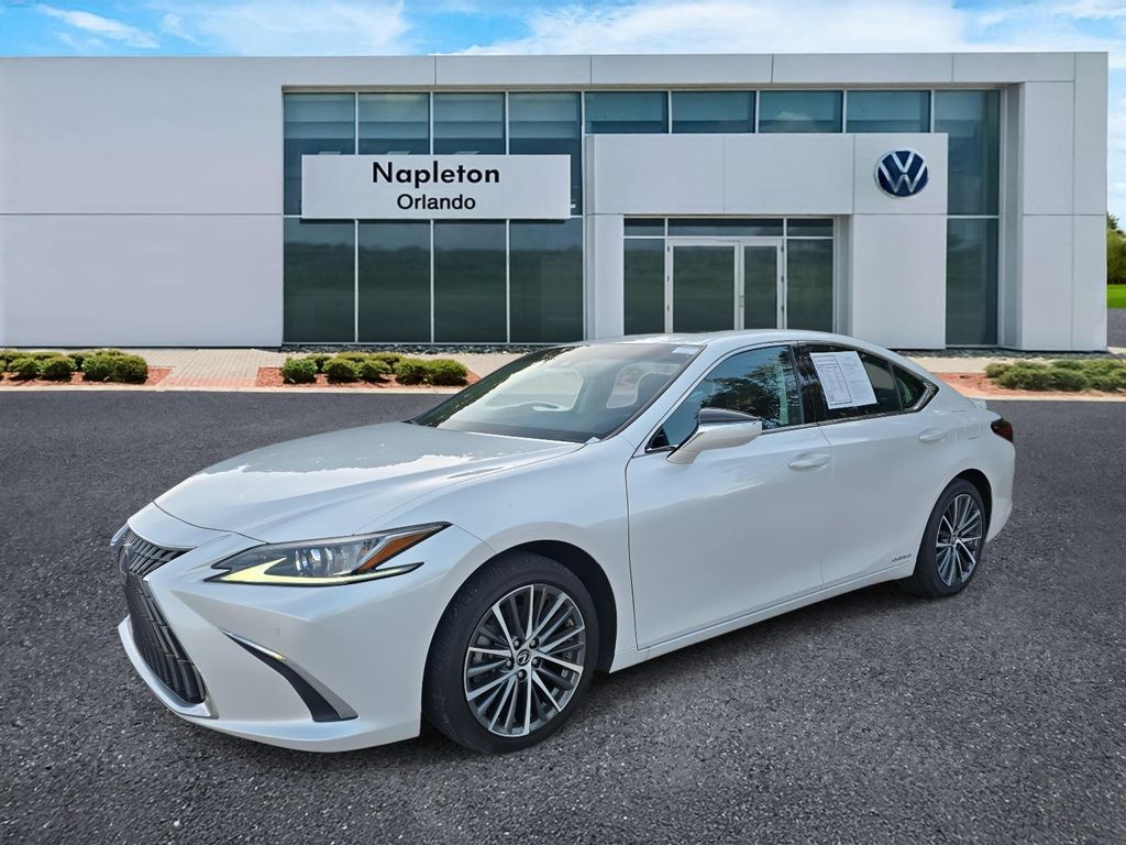 2022 Lexus ES Hybrid 300h's photo