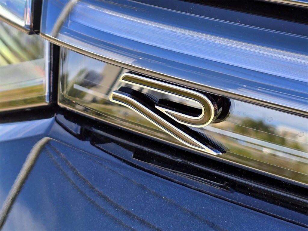 2026 Volkswagen Tiguan SEL R-Line photo 3