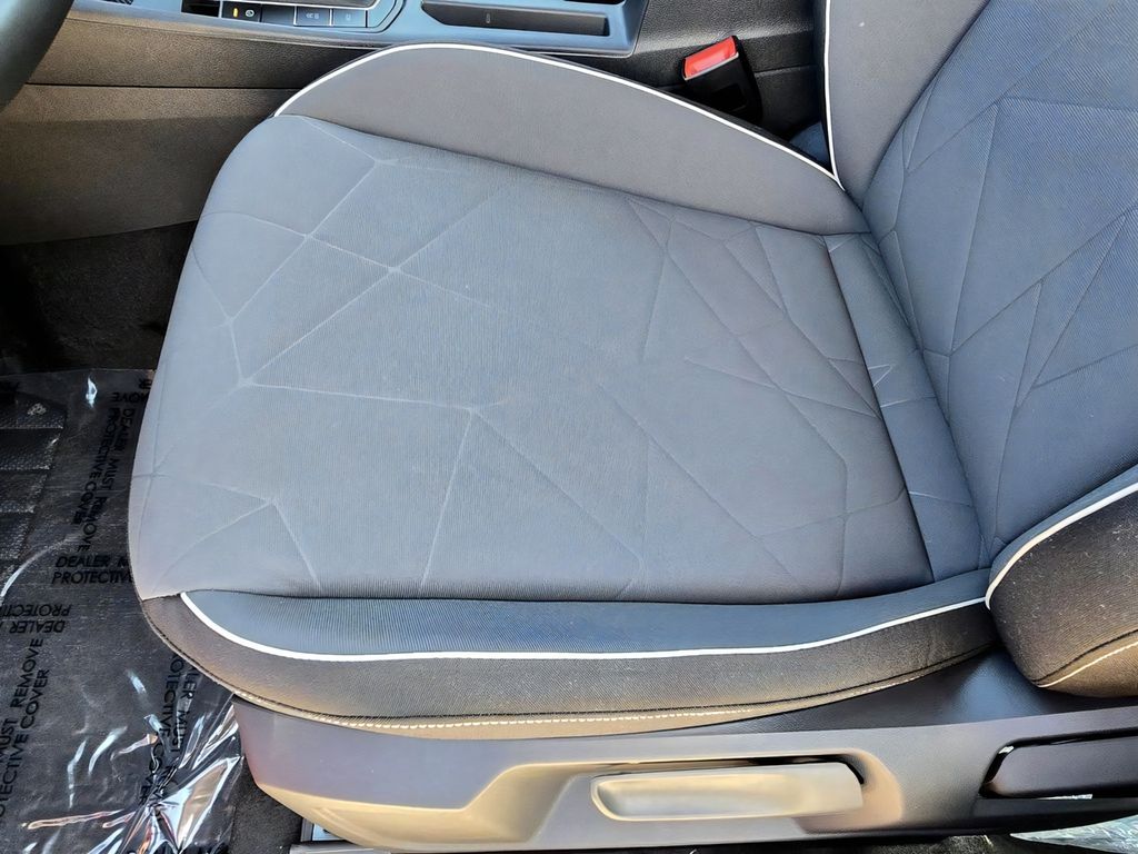 2025 Volkswagen Jetta Sport - Photo 23