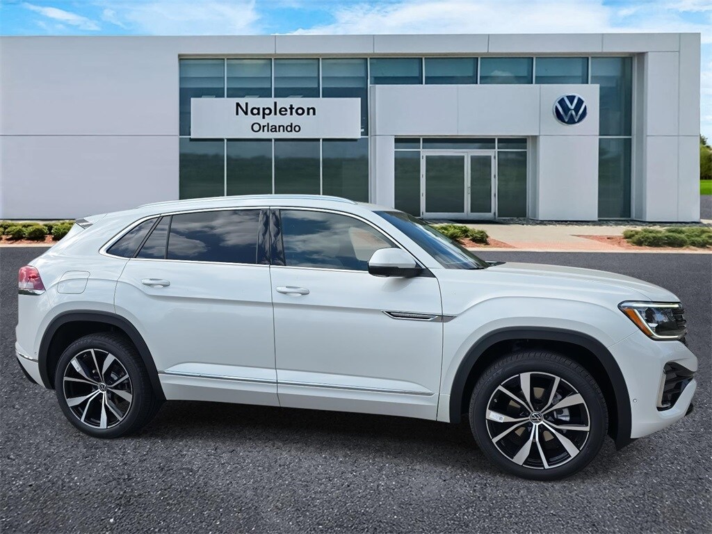 2025 Volkswagen Atlas Cross Sport SEL Premium R-Line photo 2