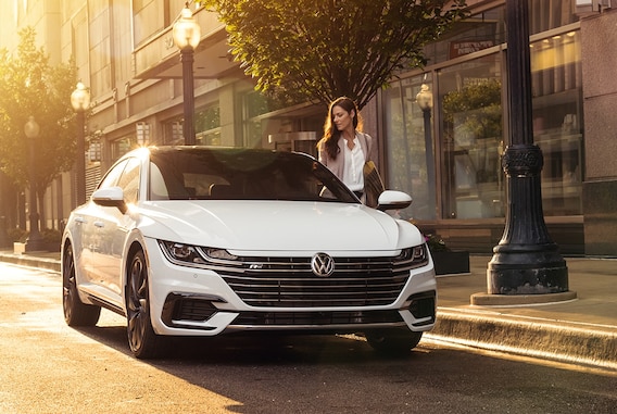 VW Arteon vs Toyota Avalon Review, Which One is a Better Deal?