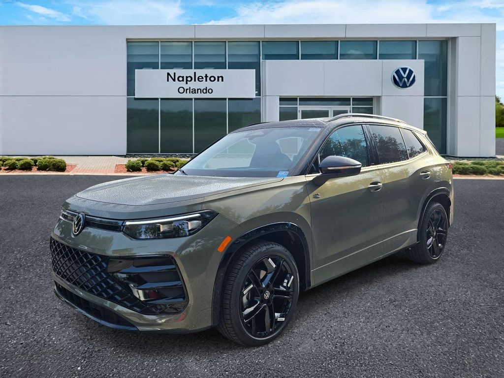 2026 Volkswagen Tiguan 2.0T SE R-Line Black's photo