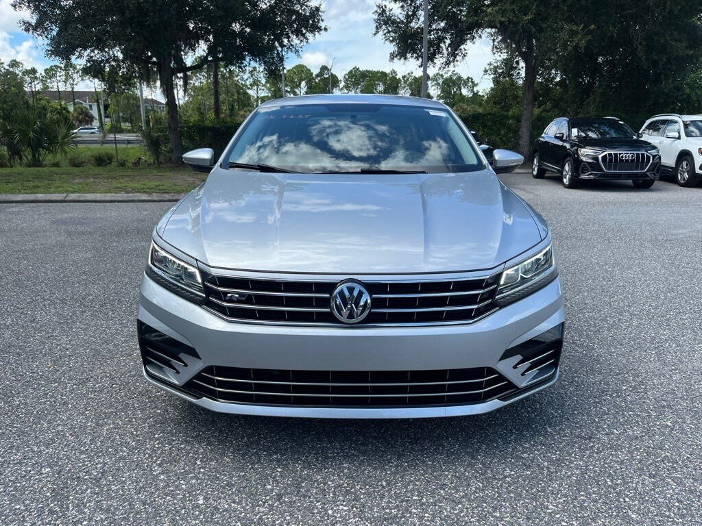 2018 Volkswagen Passat 2.0T R-Line photo 2