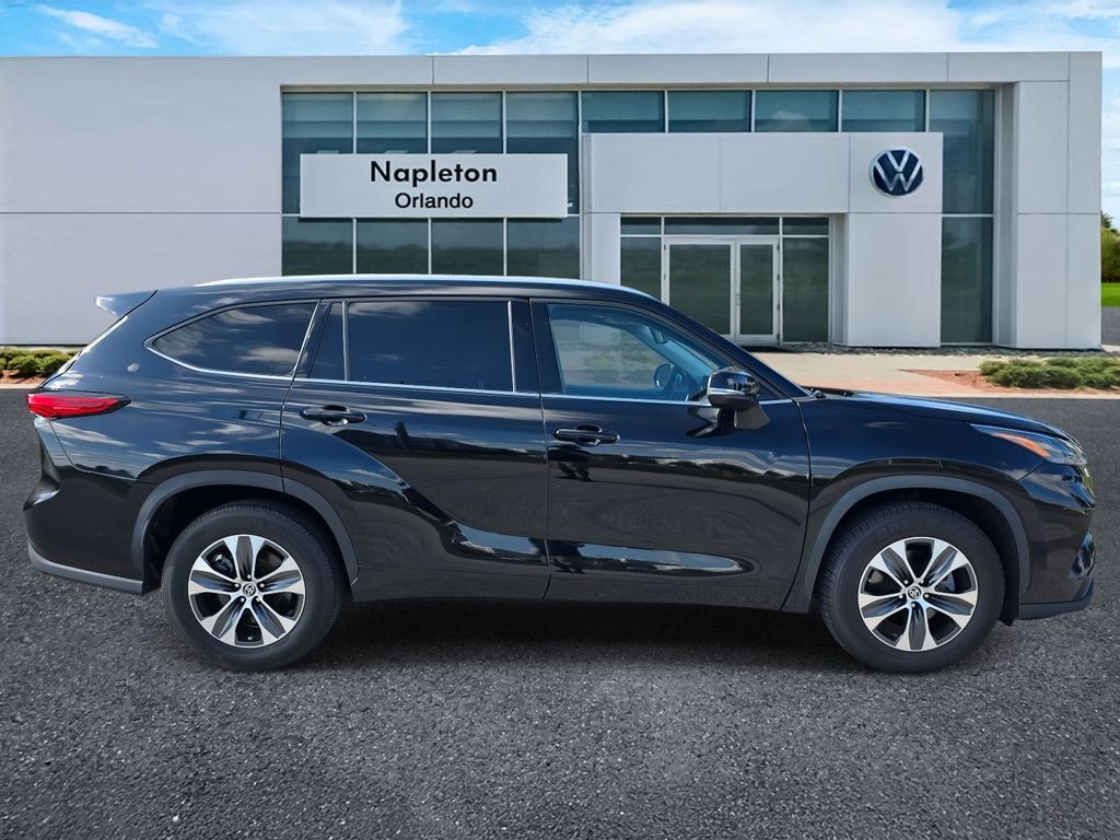 Used 2022 Toyota Highlander XLE SUV