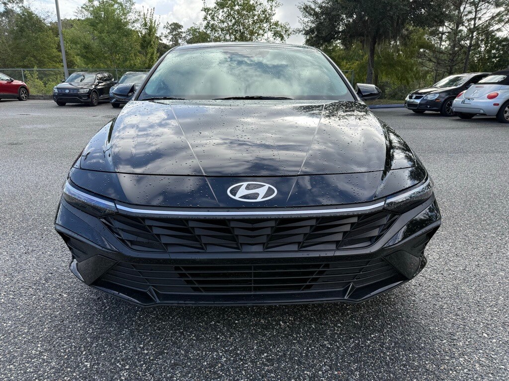 2024 Hyundai Elantra SEL photo 2