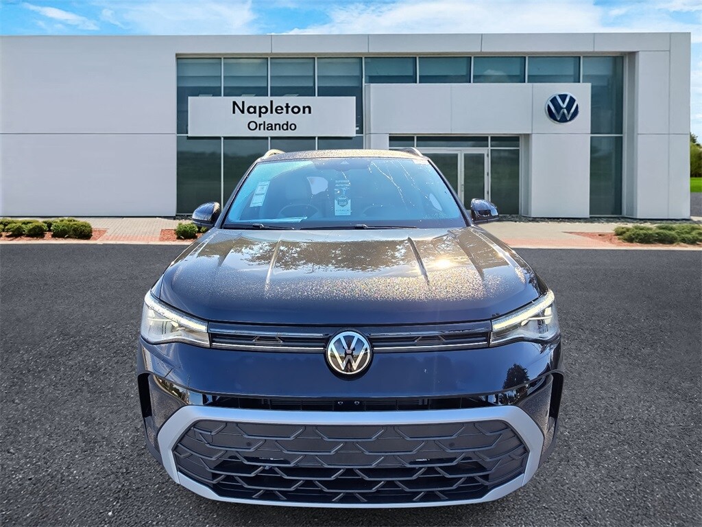2025 Volkswagen Taos SE photo 2