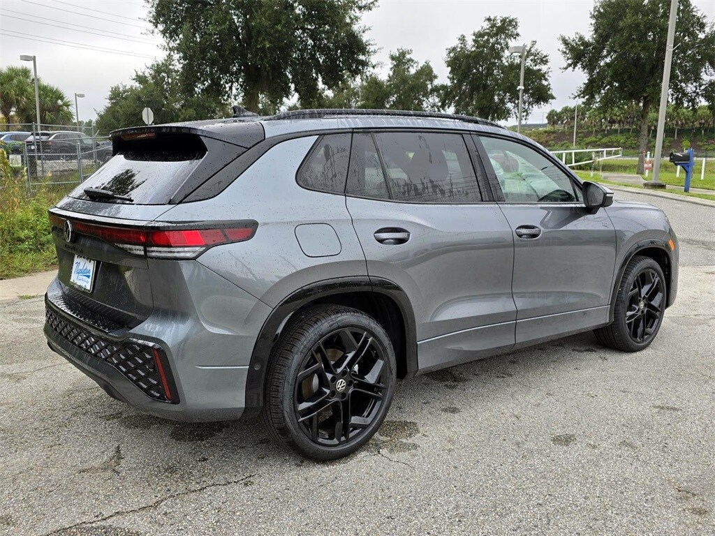 2026 Volkswagen Tiguan SE R-Line Black photo 4