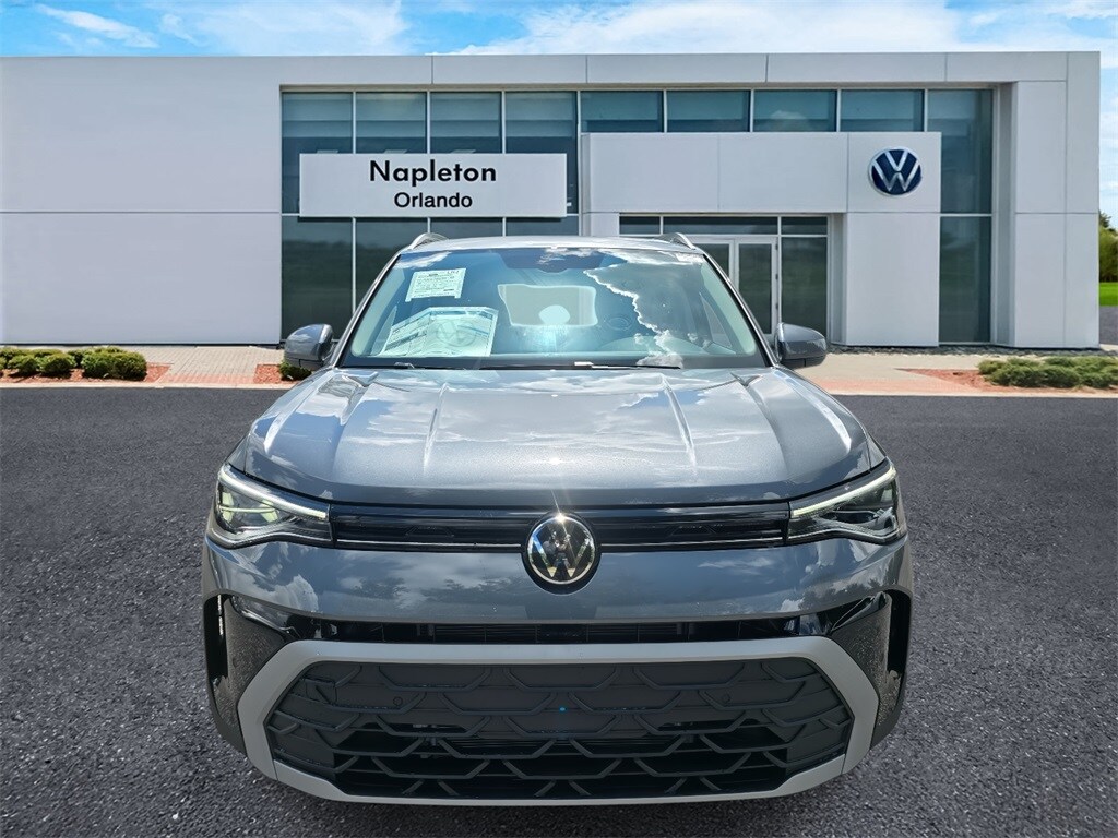 2025 Volkswagen Taos SE photo 2