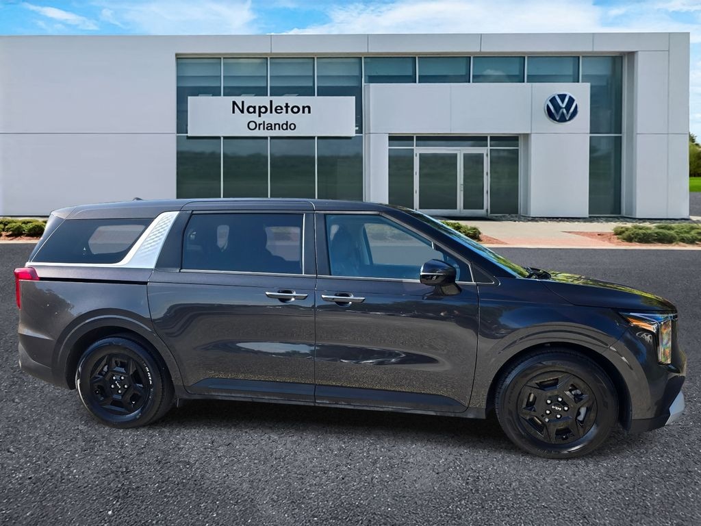 Used 2025 Kia Carnival LXS Minivan/Van