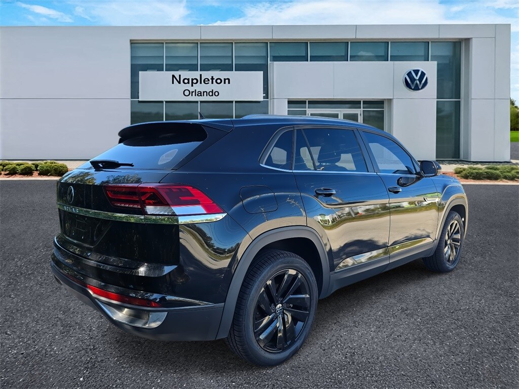 2022 Volkswagen Atlas Cross Sport SE Technology photo 2
