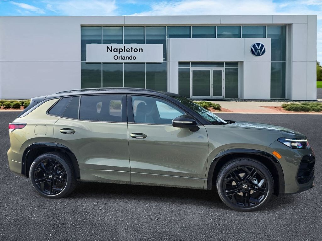 New 2026 Volkswagen Tiguan 2.0T SE R-Line Black SUV