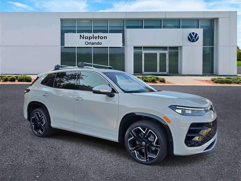 2026 Volkswagen Tiguan SEL R-Line photo 3