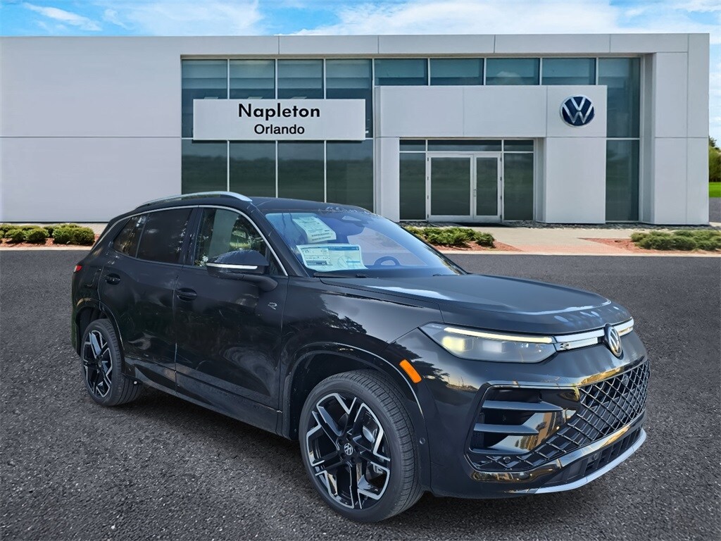 2026 Volkswagen Tiguan SEL R-Line photo 3