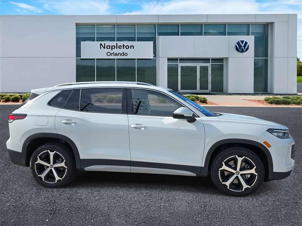 2025 Volkswagen Tiguan SE photo 3