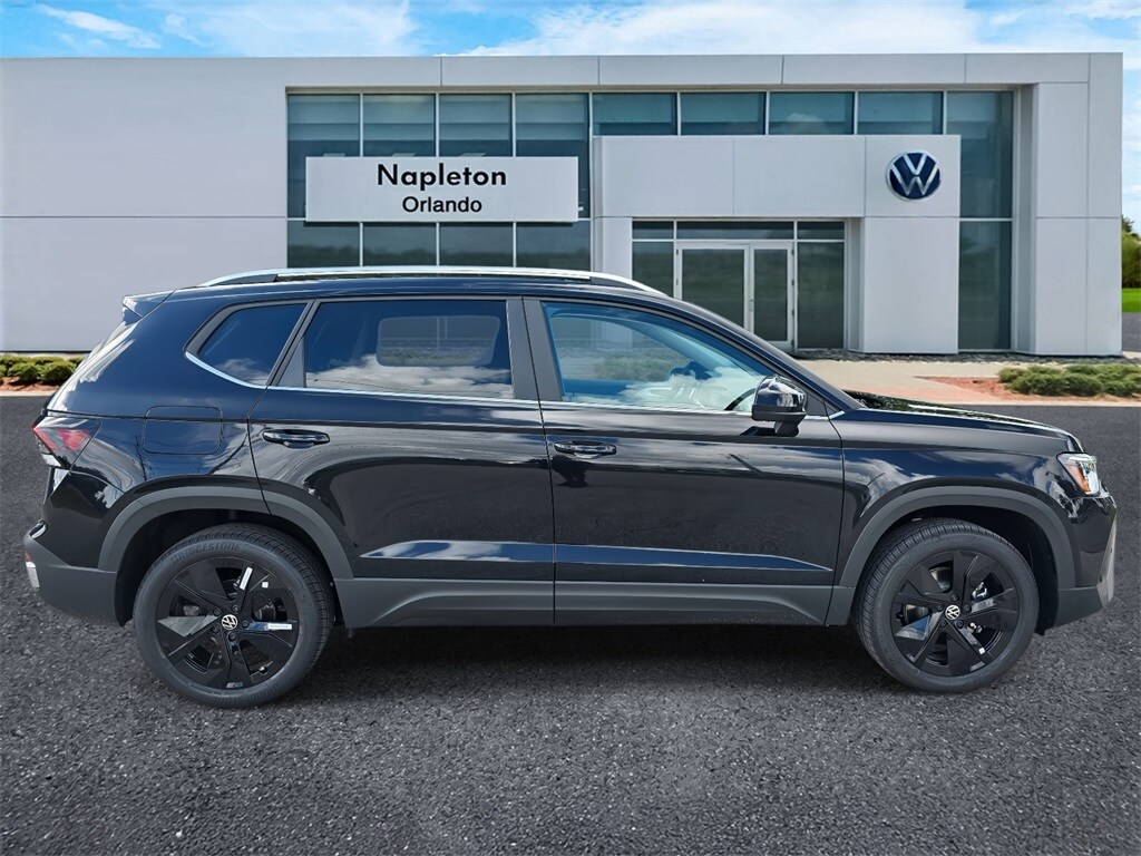 2025 Volkswagen Taos SE photo 3