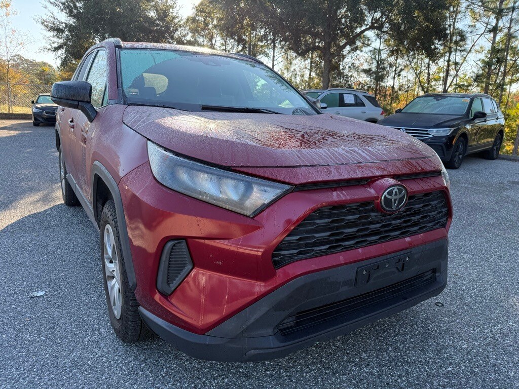 2019 Toyota RAV4 LE photo 3