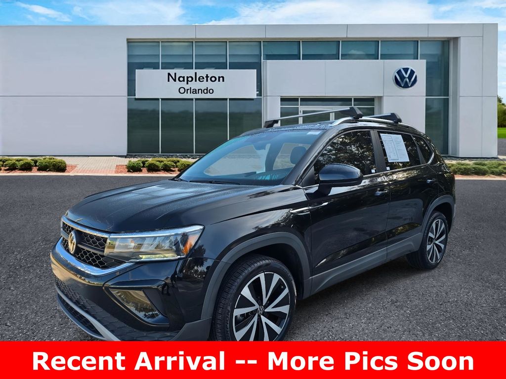 2022 Volkswagen Taos SE's photo