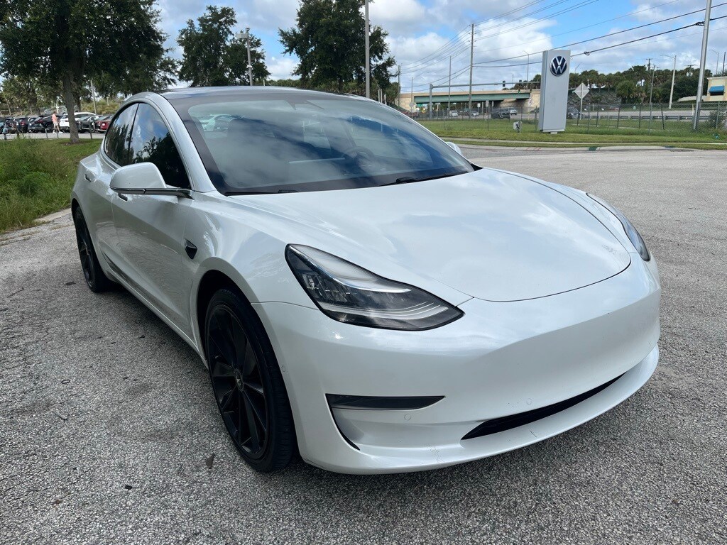 2020 Tesla Model 3 Standard Range Plus photo 2