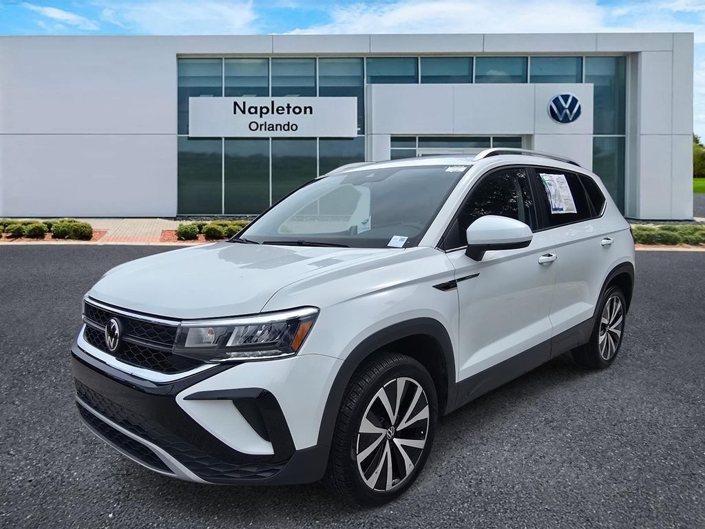 New 2024 Volkswagen Taos 1.5T SE SUV