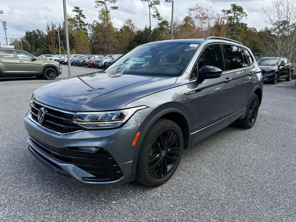 2022 Volkswagen Tiguan SE R-LINE BLACK's photo