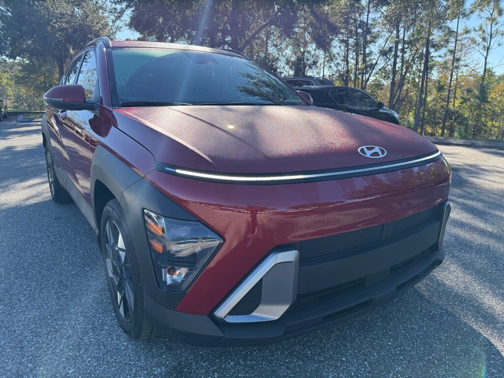 2025 Hyundai Kona SEL photo 3