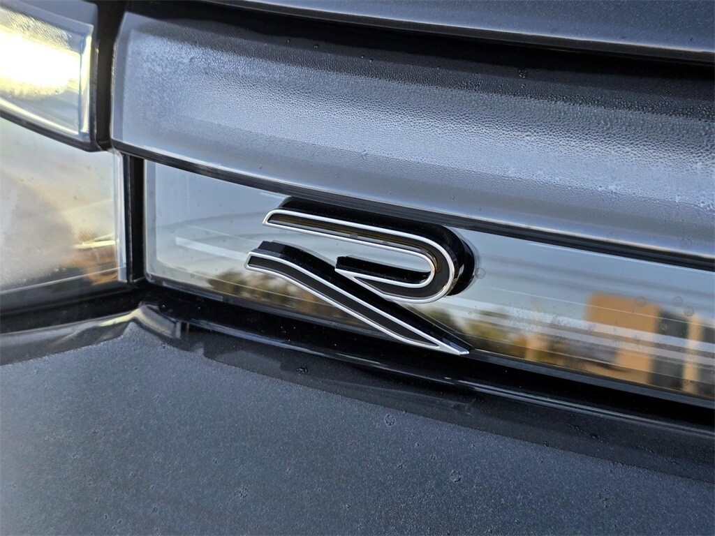 2026 Volkswagen Tiguan SEL R-Line photo 2