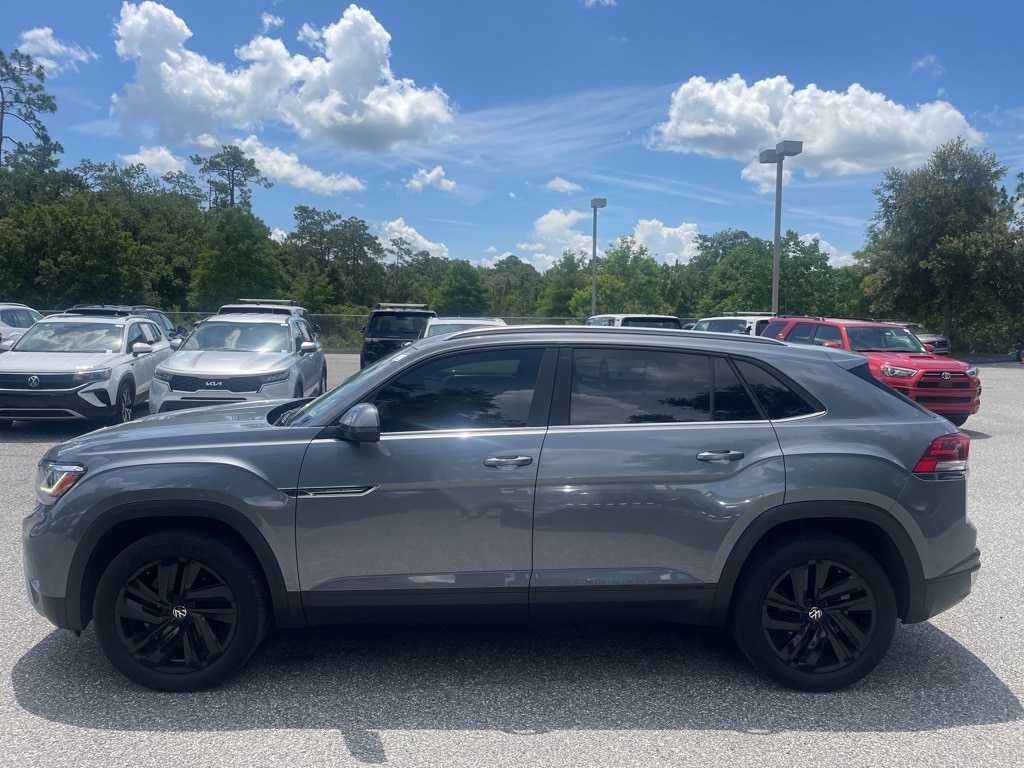 Used 2022 Volkswagen Atlas Cross Sport SE w/Tech with VIN 1V2KC2CA9NC226171 for sale in Orlando, FL