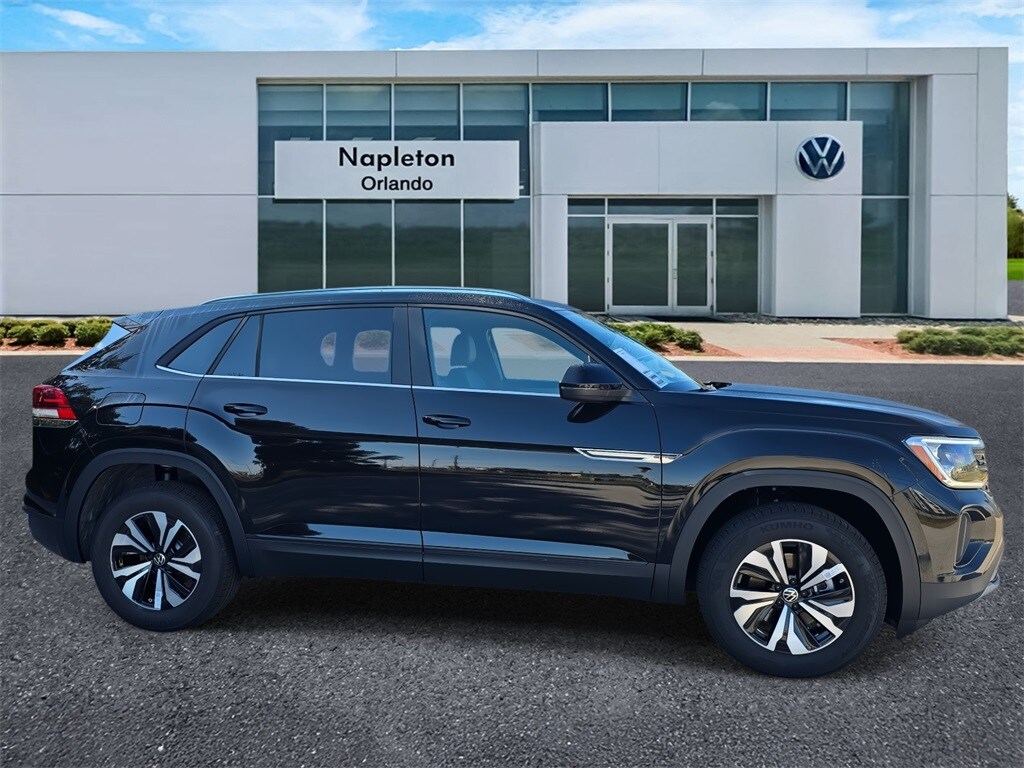 2026 Volkswagen Atlas Cross Sport SE photo 3