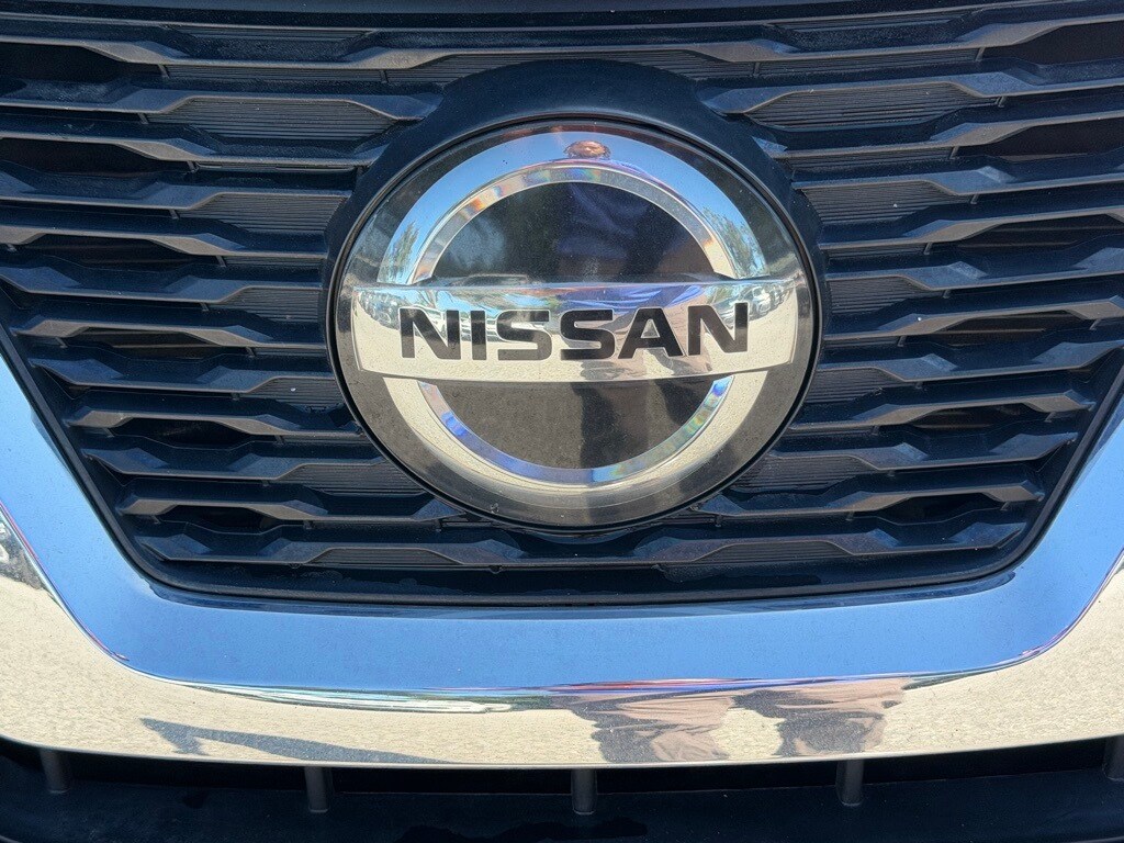 2020 Nissan Rogue SV photo 3