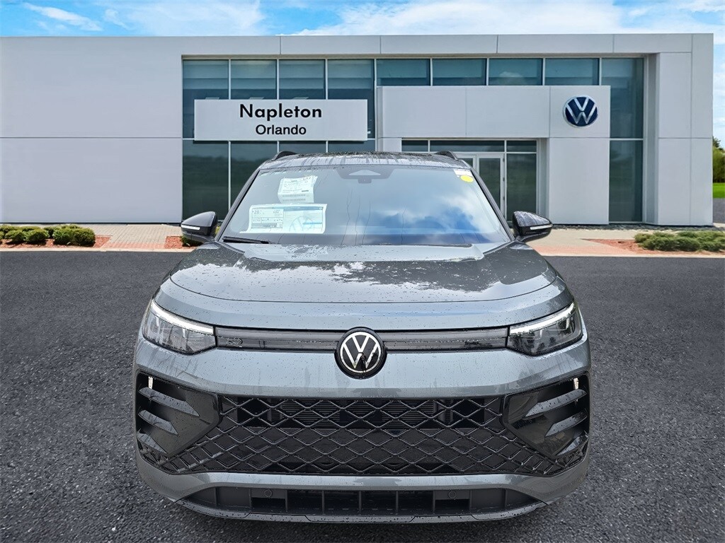 2026 Volkswagen Tiguan SE R-Line Black photo 2