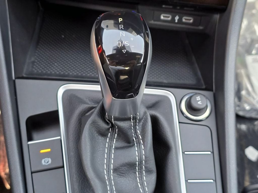 2025 Volkswagen Jetta Sport - Photo 17