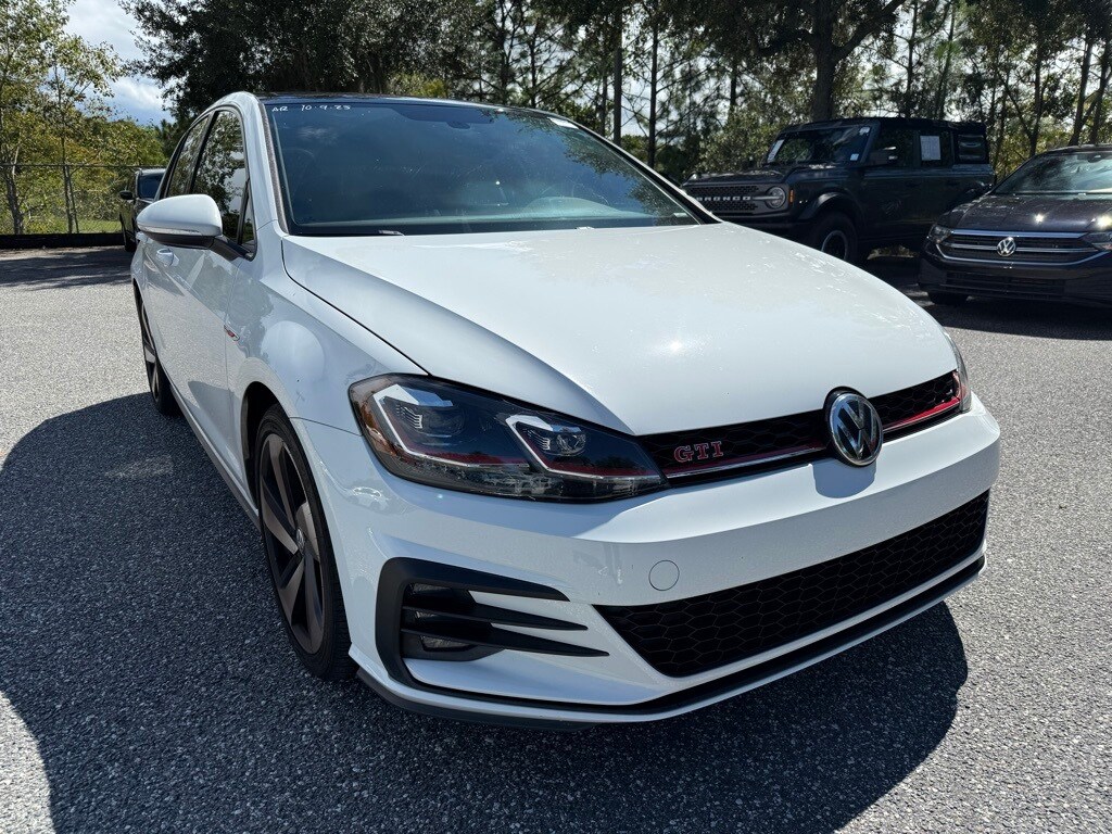 2019 Volkswagen Golf GTI SE photo 3