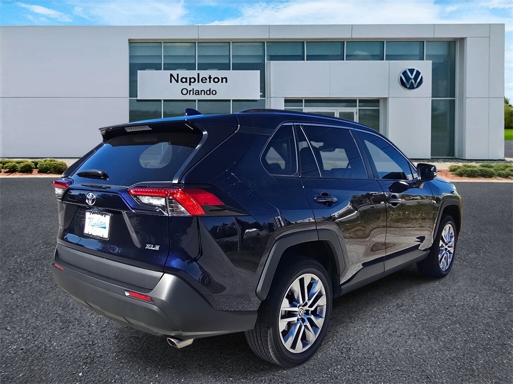 2023 Toyota RAV4 XLE Premium photo 3
