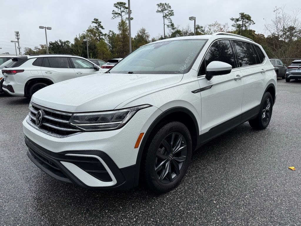 2022 Volkswagen Tiguan SE's photo