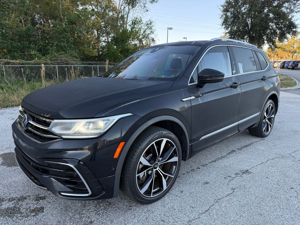 2022 Volkswagen Tiguan SEL R-LINE's photo