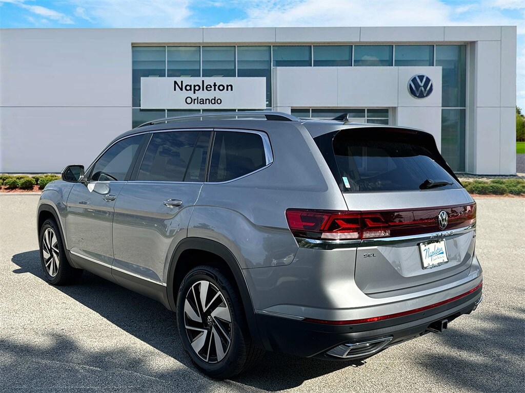2024 Volkswagen Atlas SEL photo 2