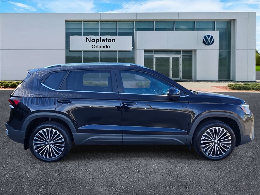 2025 Volkswagen Taos SE photo 3