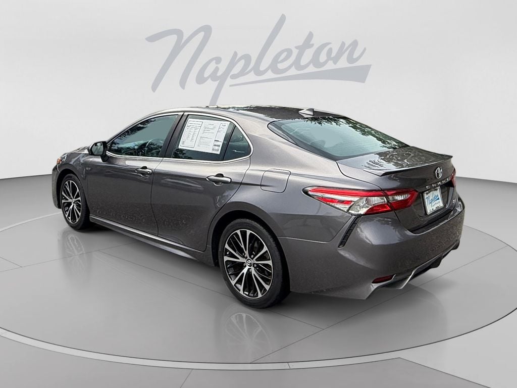 Used 2019 Toyota Camry SE Sedan