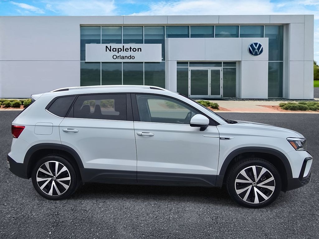 New 2024 Volkswagen Taos 1.5T SE SUV