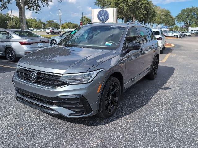 2023 Volkswagen Tiguan SE R-LINE BLACK's photo